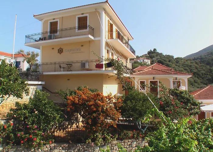 Captain\'S Apartments